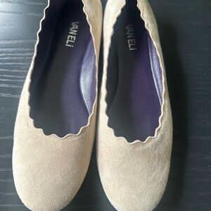 Vaneli Baird Scallop Ballet flat in taupe suede - Size 7.5 - FREE SHIPPING